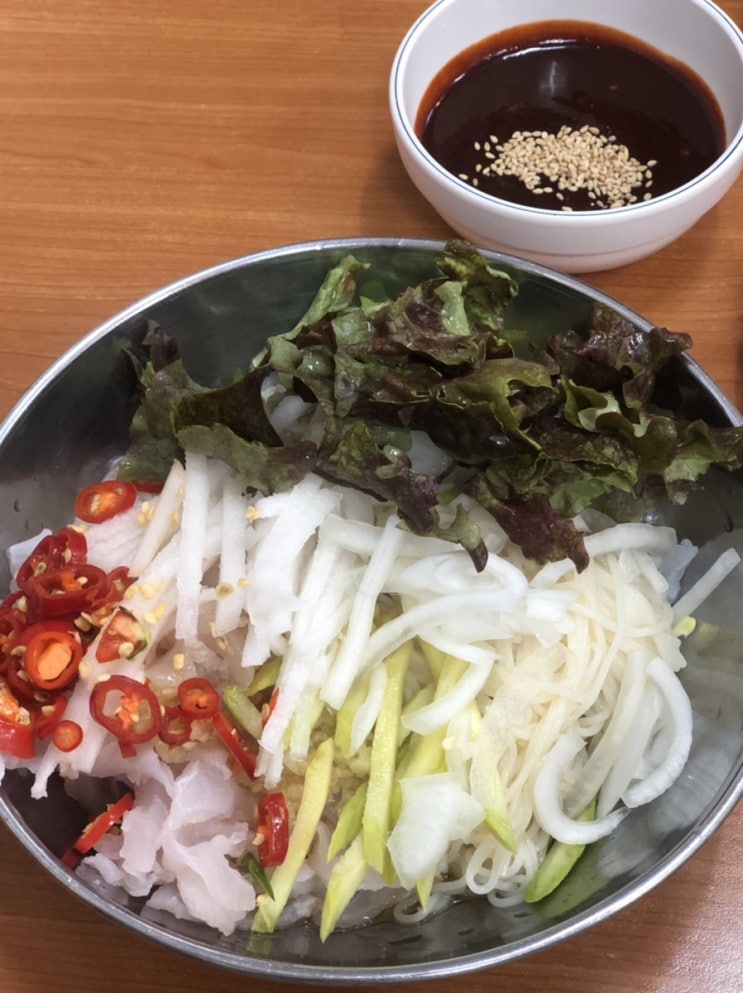 [울진 맛집] 푸짐한 회가 들어있는 회국수와 시원한 국물의 칼국수 맛집, 칼국수 식당