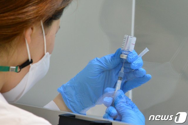부작용 불안에…최대 2000만원 ‘백신보험’ 나왔다 부작용 불안에…최대 2000만원 ‘백신보험’ 나왔다