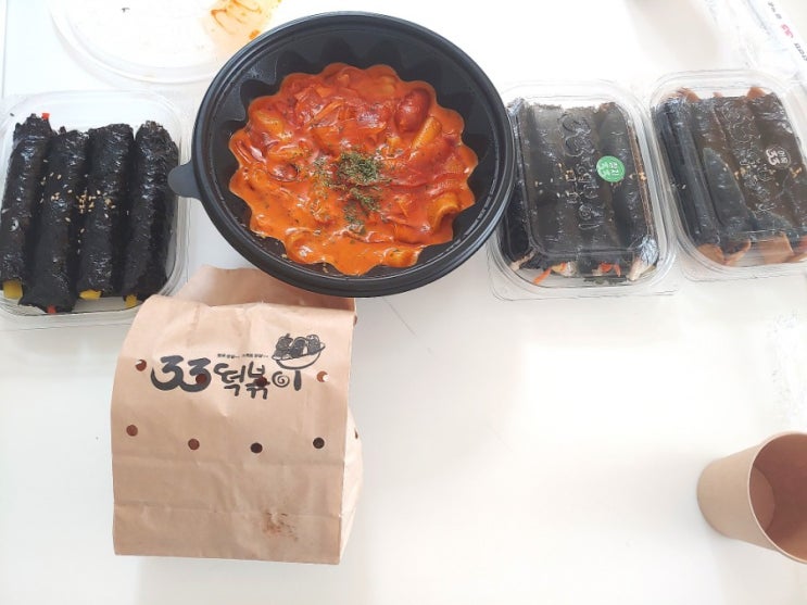 33떡볶이에서 맛난 로제떡볶이와 꼬마김밥 그리고 모듬튀김으로 점심 해결 :)