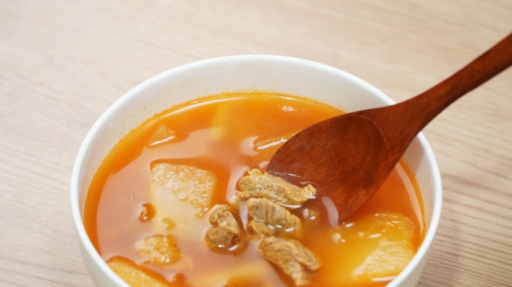  경상도식 소고기무국 끓이는 법 얼큰하니 시원하구나