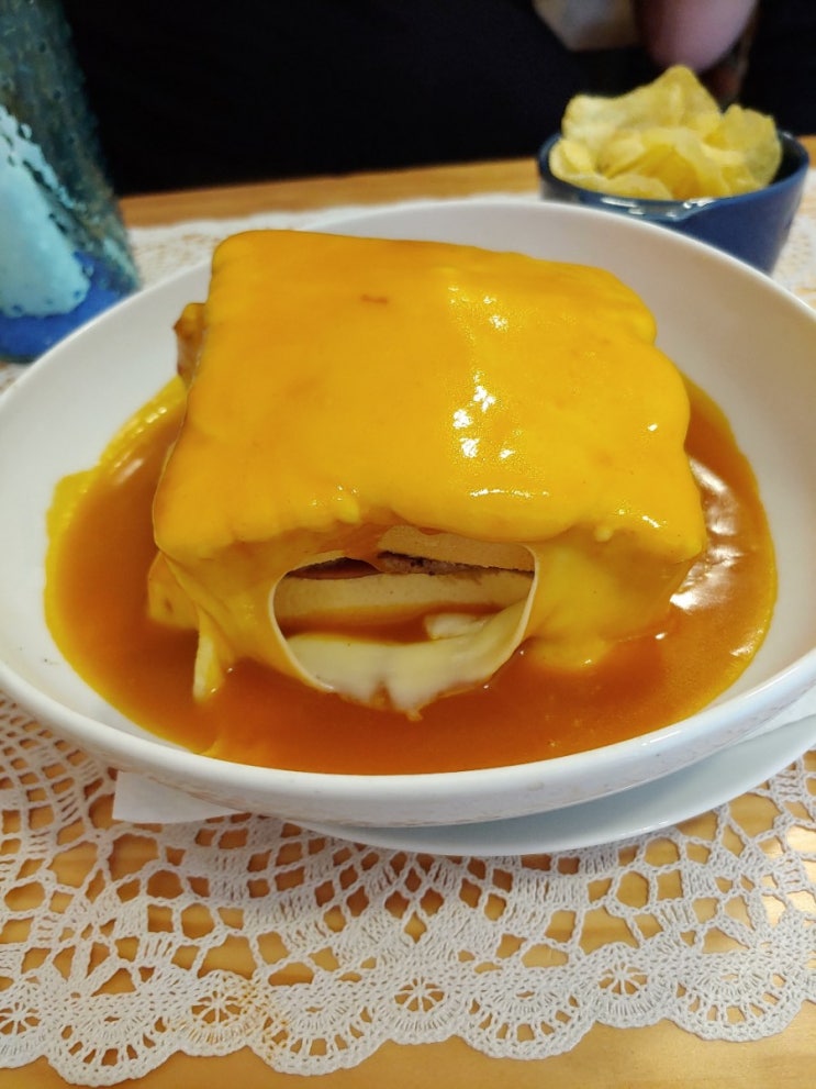  포르투갈 포르투 맛집 : 상 벤투역 근처 프란세지냐 맛집 볼타리아