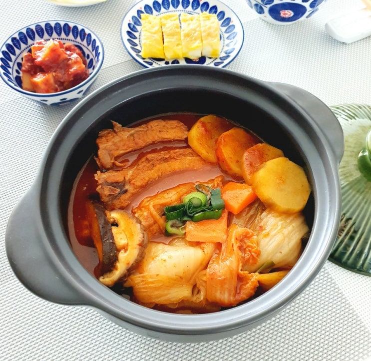  등갈비묵은지김치찜 교동관 레토르트식품 간편하고 맛있어