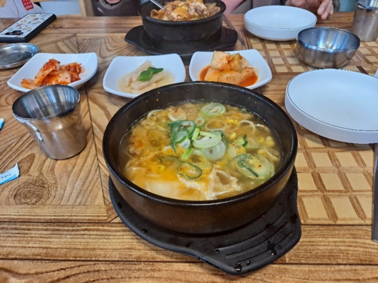 뜨끈한 국밥 한뚝배기 하실래에 뜨끈한 국밥 한뚝배기 하실래에