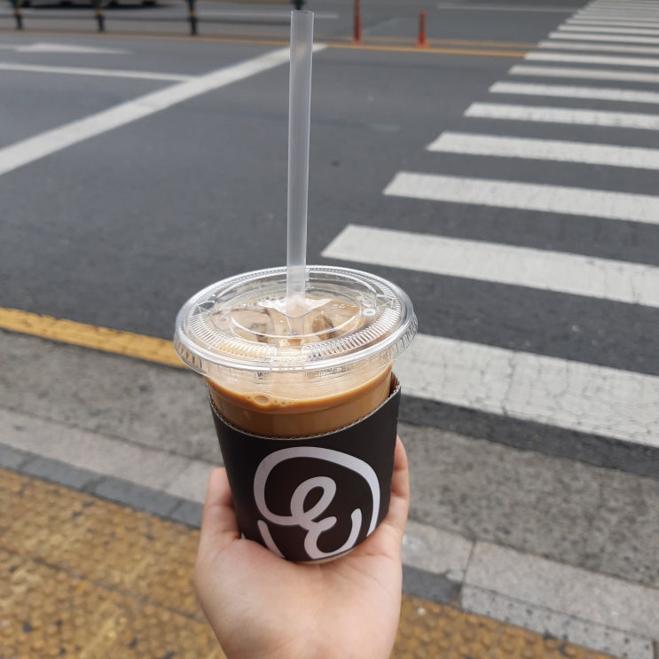  왕십리 커피 가성비 맛집 에그드랍(라떼2,400원)