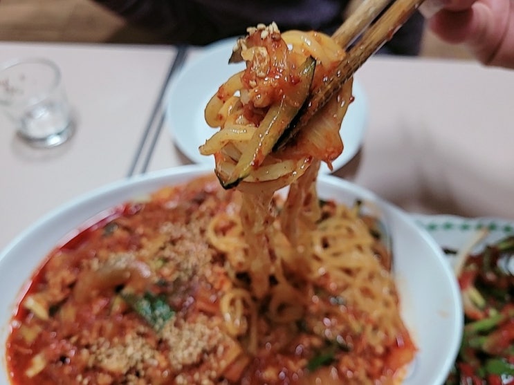  PEACOCK  매콤제육비빔면