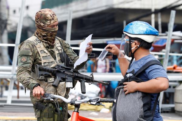 필리핀 국민들 사재기 시작, 공급은 충분 사재기 멈춰달라고 당부