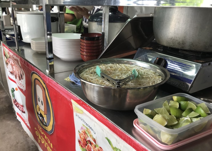  돼지 족발 덮밥 카오카무 현지인들이 찾는 맛집