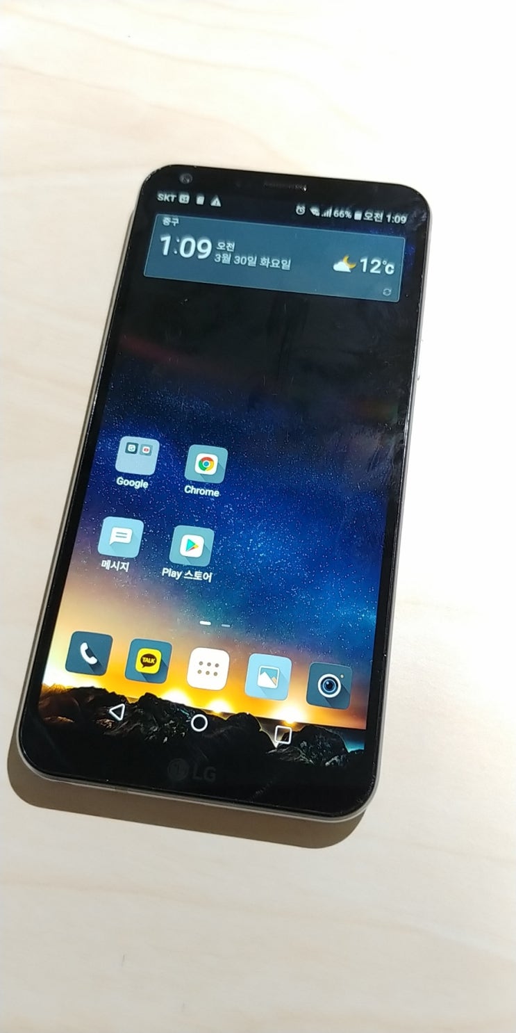  작고 예뻤던 lg 스마트폰 lg q6 와 q7 지금 봐도 디자인이 맘에든다