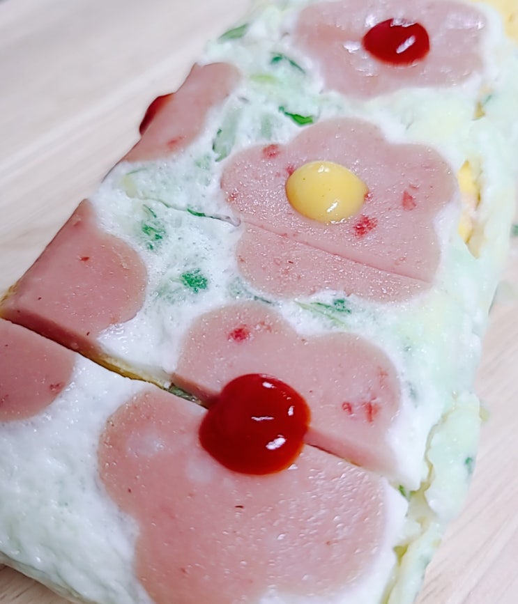  [SNS핫푸드] 분홍소세지 벚꽃잎이 계란말이 속에 쏙~《꽃계란말이》만드는법!! 실패? 성공?
