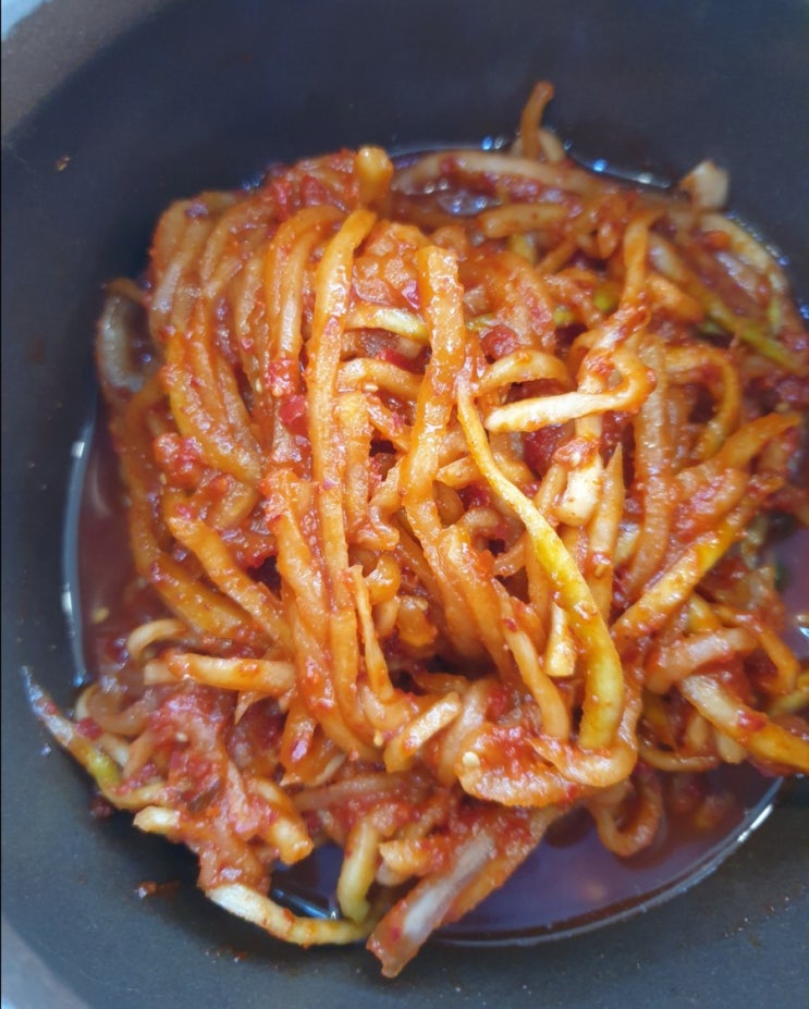  단골 맛집 :  양주 밀밭 칼국수     비오는날에  생각나요.