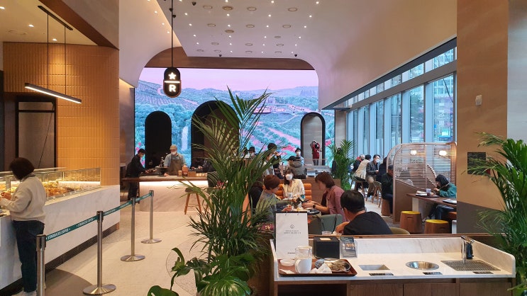  명동역 스타벅스 리저브 별다방점