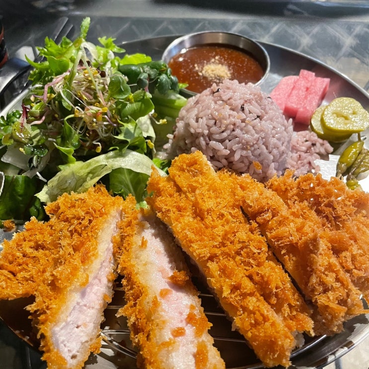  [아산 가볼만한 곳] 탕정 지중해마을 피그펍 돈까스와 지중해마을 예쁜 카페인 카페루티드 다녀온 후기!