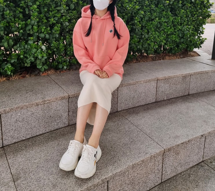 행텐티셔츠 헤리티지 라인의 귀여운 후드티 입기 행텐티셔츠 헤리티지 라인의 귀여운 후드티 입기