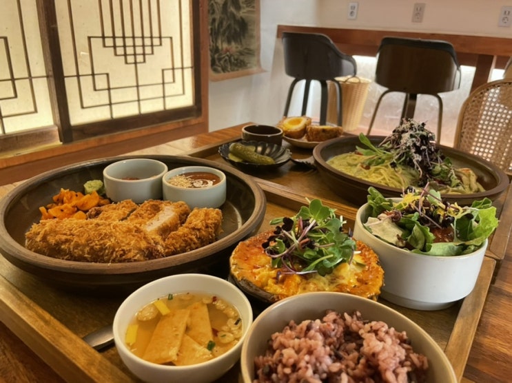  사생활 ; 낮에는 맛있는 브런치와 파스타 저녁에는 술을 판매하는 신대방카페