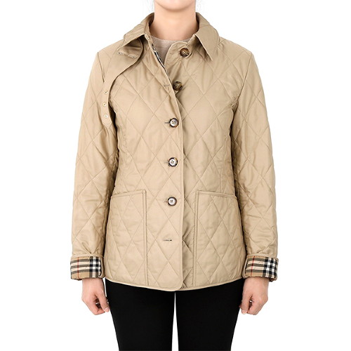 인기있는 버버리 20FW 베이지 페르넬리 다이아몬드 퀼팅 자켓 FERNLEIGH 8023321 NEW CHINO 추천합니다 인기있는 버버리 20FW 베이지 페르넬리 다이아몬드 퀼팅 자켓 FERNLEIGH 8023321 NEW CHINO 추천합니다