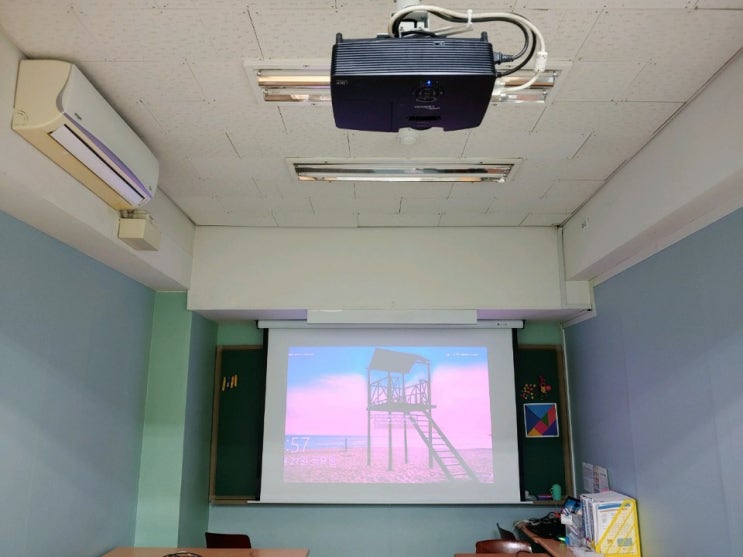 집중력 높여주는 학원용빔프로젝터 스크린 설치 및 노트북 연결후기