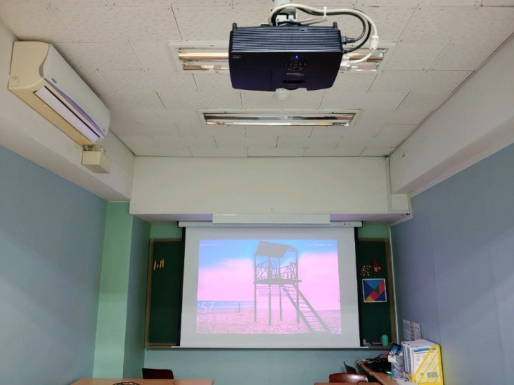  집중력 높여주는 학원용빔프로젝터 스크린 설치 및 노트북 연결후기