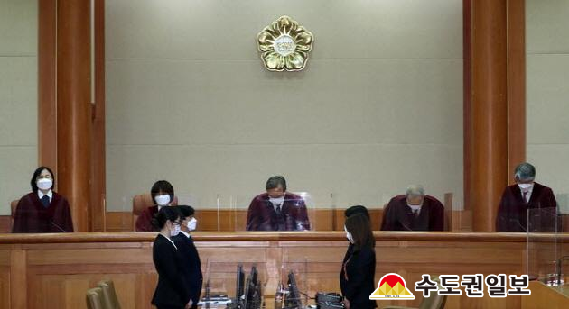 초등교사가 아동학대 저지르면 가중 처벌…헌재 “합헌” 초등교사가 아동학대 저지르면 가중 처벌…헌재 “합헌”