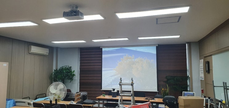  식품회사 회의용빔프로젝터 자동스크린 천장설치 어렵지 않아요