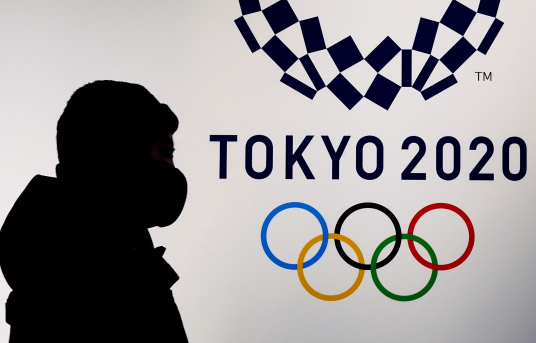 도쿄올림픽 성화 봉송 둘러싼 논란, 코로나19 관련한 우려 제기돼