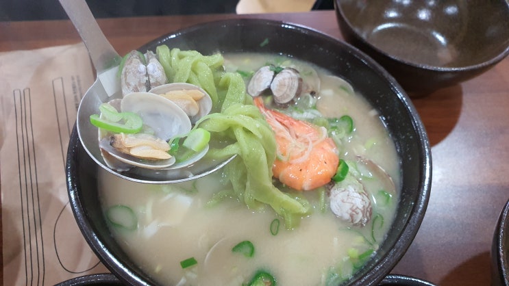  까치산역 비빔밥, 칼국수 맛집 까치산 시장에 위치한 토속생면칼국수 본점