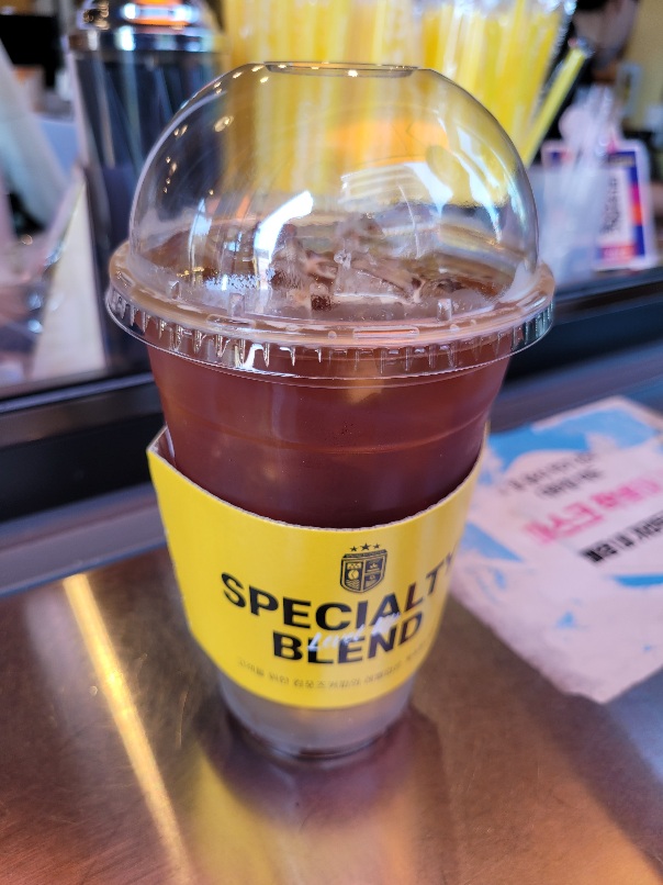  커피한잔으로 이번주도 즐겁게 마무리 합시당~^^