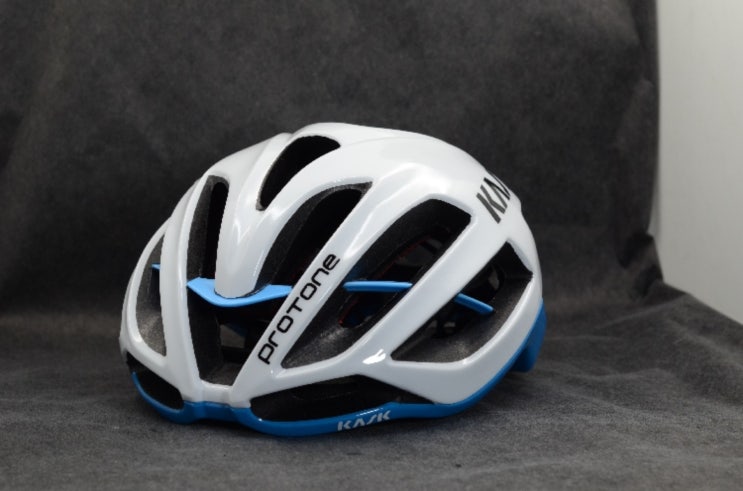 리뷰가 좋은 카스크 프로톤 엠티비 MTB 산악자전거 헬멧, M + 상단 흰색 및 하단 파란색 추천합니다