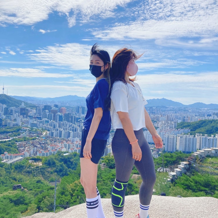  사진핫플이 많은 인왕산정상에서 가을 아침등산하기