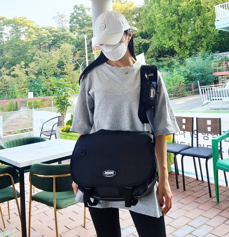 대학생 크로스백 유용하게 쓰이는 above messenger bag 착용후기 대학생 크로스백 유용하게 쓰이는 above messenger bag 착용후기