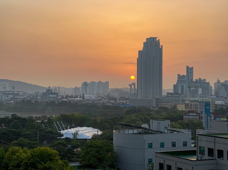  10월의 어느 멋진 날에 아침 일출