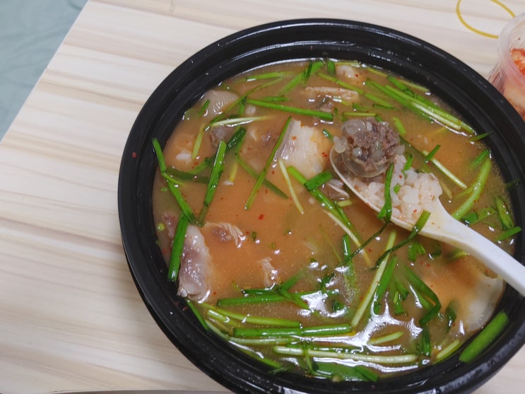  무엇을 먹을까 고민이 된다면 국밥이 무난한듯(순대국밥 참여)