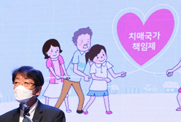 ‘치매 국가책임제’ 4년, 어디까지 왔을까 ‘치매 국가책임제’ 4년, 어디까지 왔을까