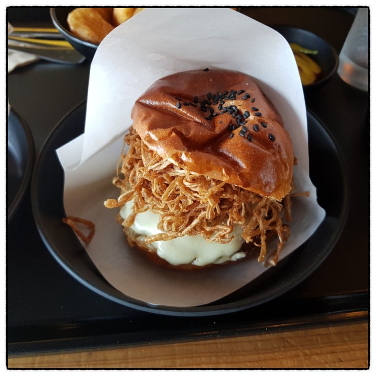 풍성한 제주 먹거리 들릴만한 종달리 해안도로 수제버거 맛집 일구공 스테이지하우스