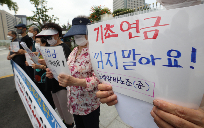 "차 공동명의 했다고 부모님 기초연금 끊긴다고요?"