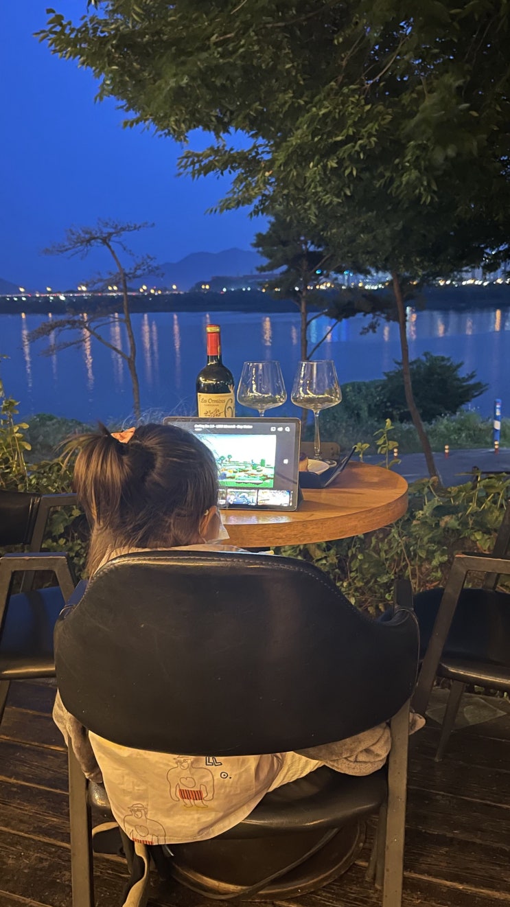 [남양주 데이트] 한강이 보이는 카페 트윈트리에서 와인 한잔