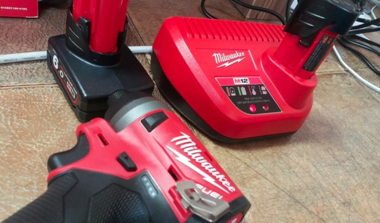  브러쉬리스 임팩드라이버,드릴 추천 밀워키 12V 충전 임팩트 드라이버 사용기 Milwaukee Impact Driver M12 FID-632C