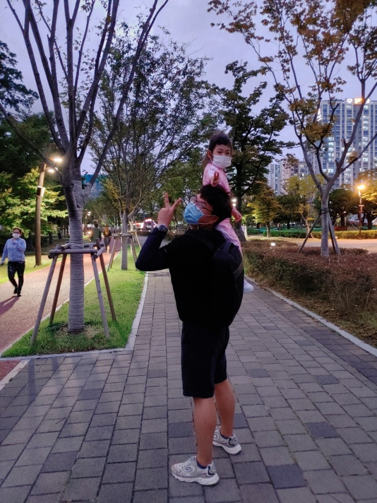  부산 아이와 야간 산책하기 좋은 시민공원