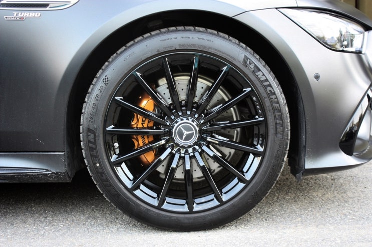  벤츠 GT43 AMG 원톤 블랙유광 휠도색 + 카본 세라믹 골드 캘리퍼도색