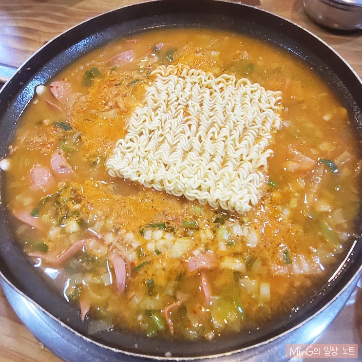  서울 방배 삼겹살/김치찌개/부대찌개 맛집 :] 옛날김치돼지찌개 방배점