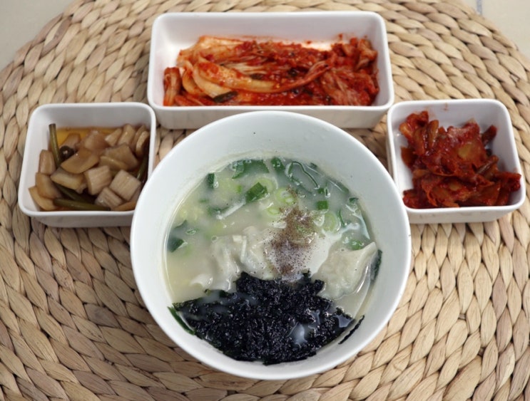  옹기네 사골곰탕으로 사골육수떡국 만두국 만들기