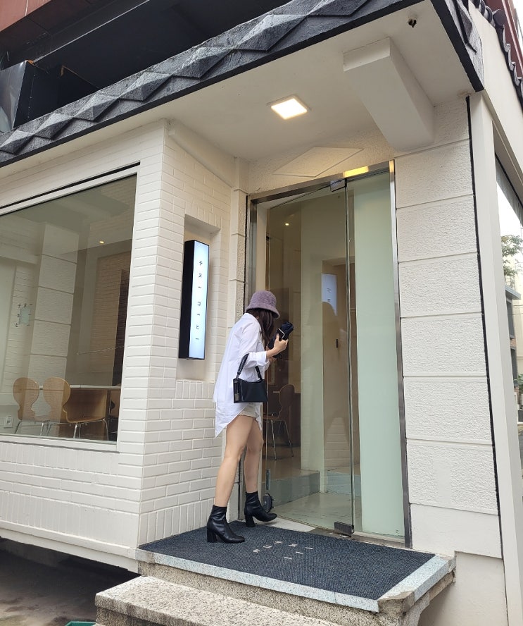  연남동카페 화이트톤의 깔끔한 테누커피