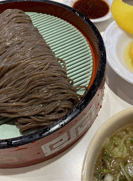  냉모밀이랑 만두 찐 맛집 청실홍실