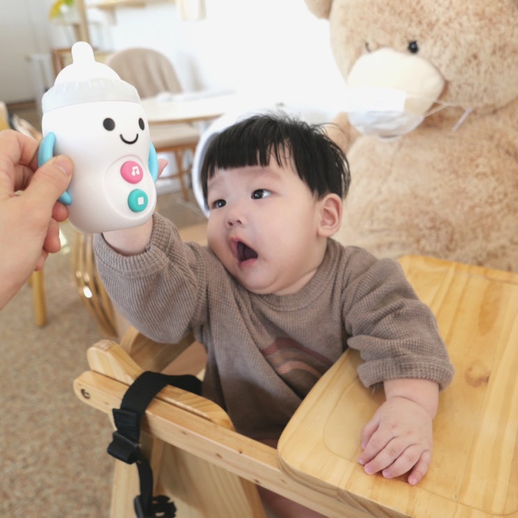  7개월 아기 장난감 책에 노래를 더하면 발달 쑥쑥!