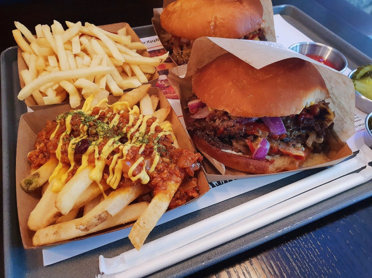 부산 서면역 햄버거 맛집! "버거스 올마이티" 치즈와 풍부한 육즙의 조합