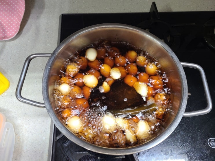  메추리알 장조림 레시피 : 다 넣고 끓이기만 하면 되는 정말 쉬운 밑반찬!
