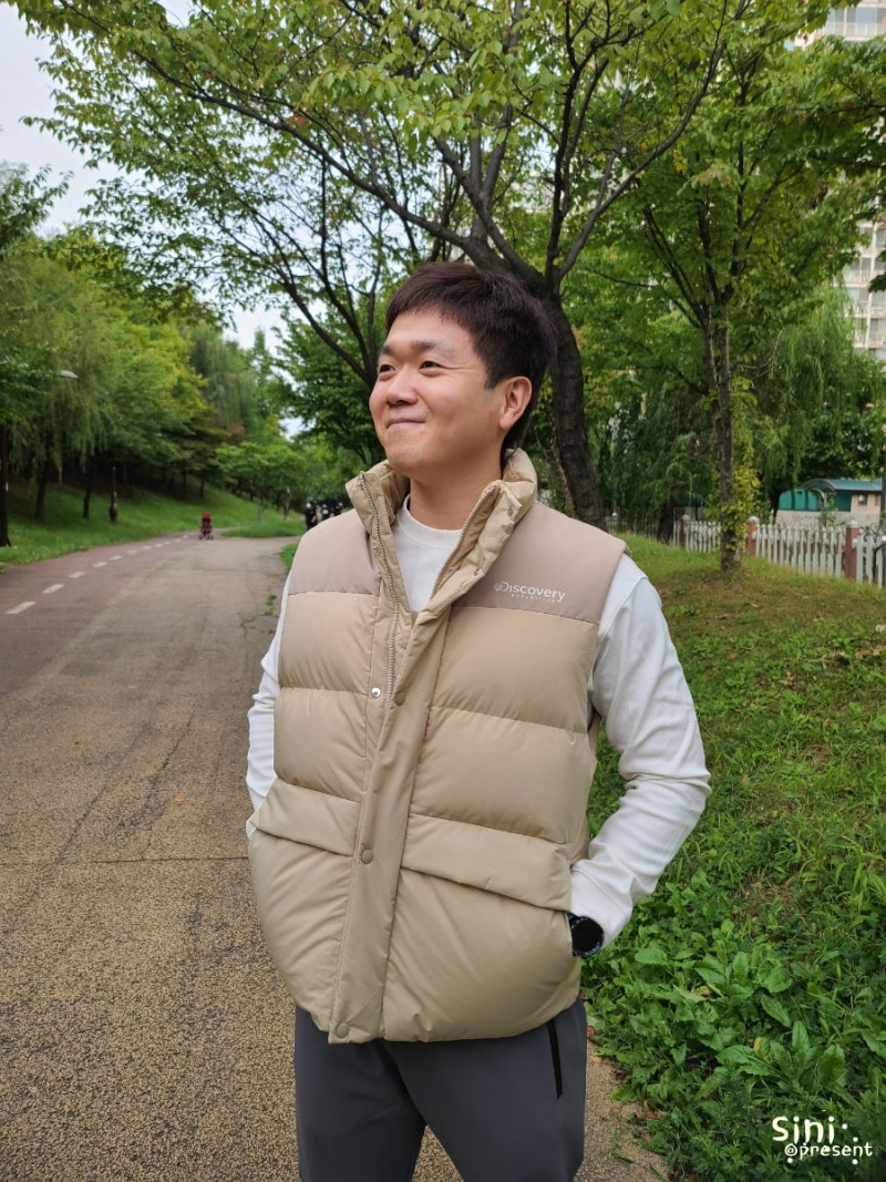 패딩조끼 아우터 추천 디스커버리 패딩 반슬리 함께 남자 겨울코디 준비해