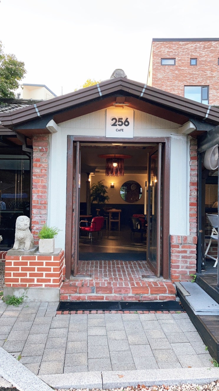  성북동 브런치카페 카페256 아이스크림 와플 정말 맛있어요.