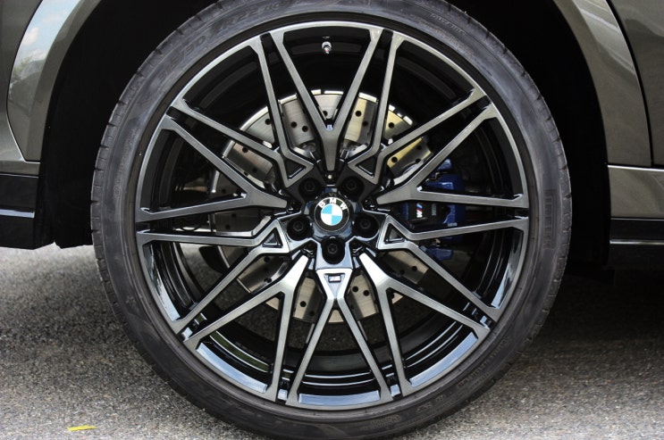BMW X6M 블랙틴트 마감 다이아몬드 컷팅 휠수리 휠복원