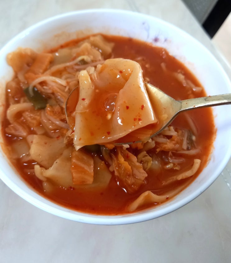 전국택배맛집 일산비빔마켓의 얼큰 수제비 밀키트 전국택배맛집 일산비빔마켓의 얼큰 수제비 밀키트