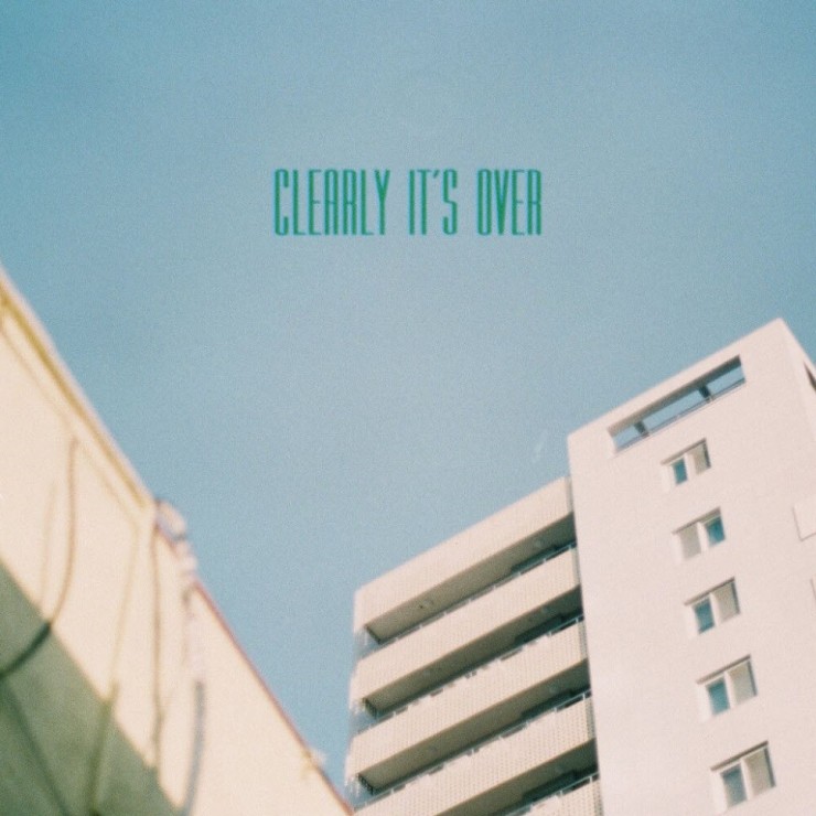 플레이 버튼 - Clearly It's Over [노래가사, 듣기, Audio]